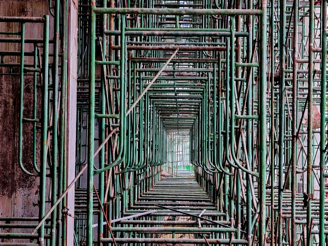 Steel Scaffolding Safety for Urban Construction in Uganda | Jamali Tech Uganda